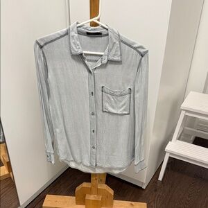 Aritzia Talula Gray Button-Down Shirt - 100% Rayon Soft Long Sleeve Size XS